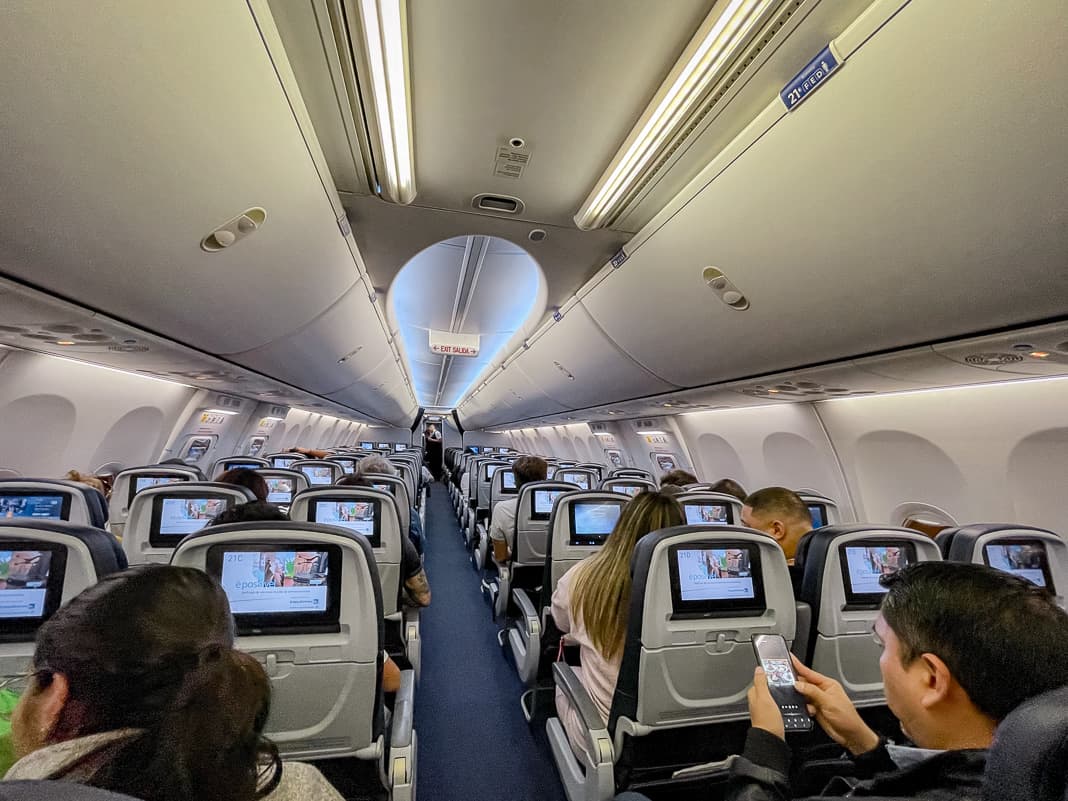 Introducir 40+ imagen copa airlines 737 800 interior - Thcshoanghoatham ...