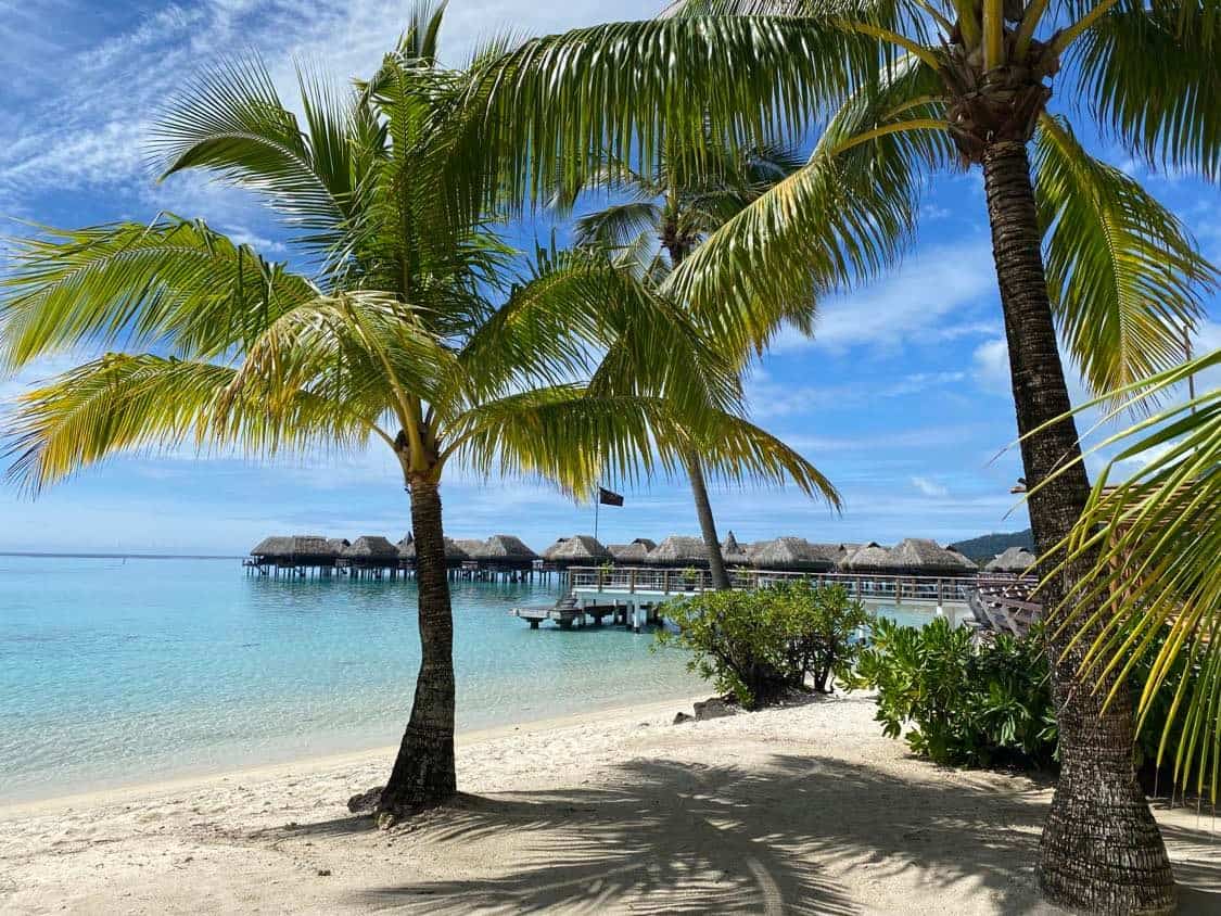 Avis&nbsp;: Sofitel Kia Ora Moorea Beach Resort | ALL - Vue des pilotis de la plage