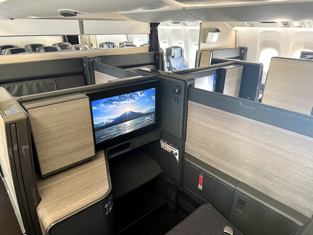 All nippon airways 777 business the room 03