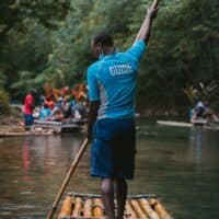 Rafting sur la martha brae jeffrey valenzuela unsplash