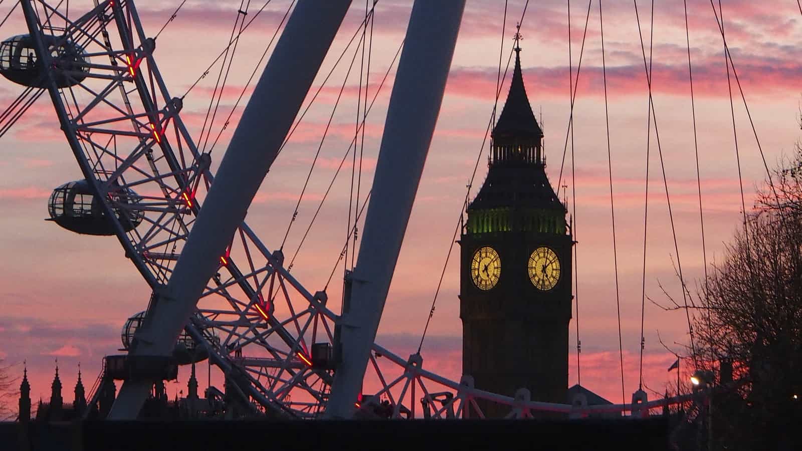 The Best Ways to Travel to London Using Points & Miles - London eye big ben