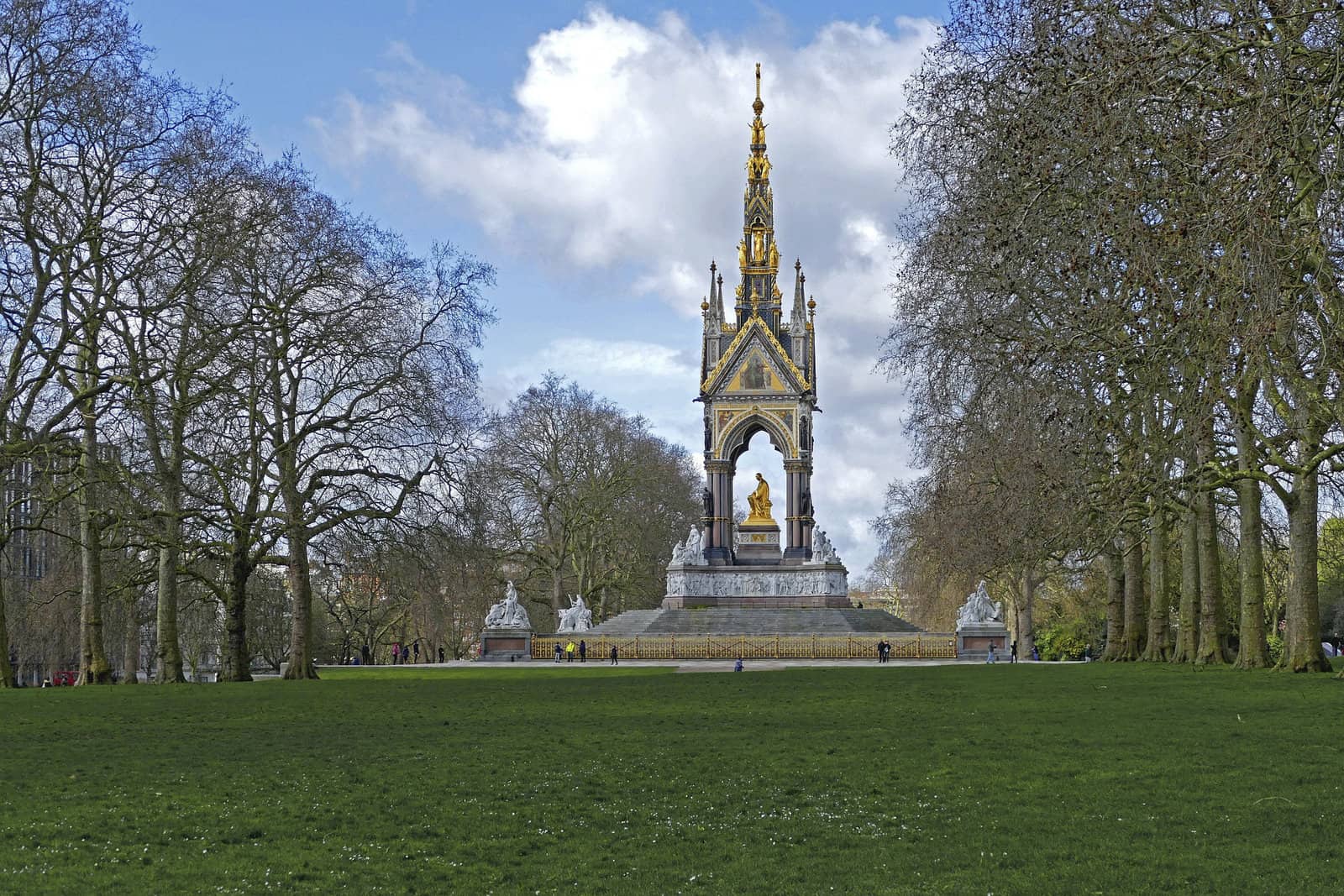 The Best Ways to Travel to London Using Points & Miles - London hyde park