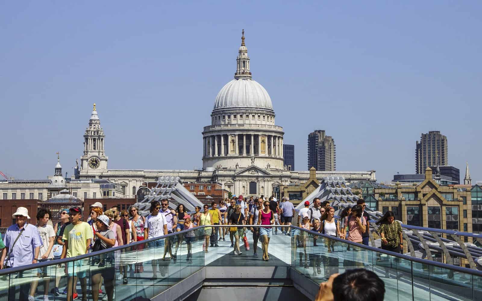 The Best Ways to Travel to London Using Points & Miles - London st paul