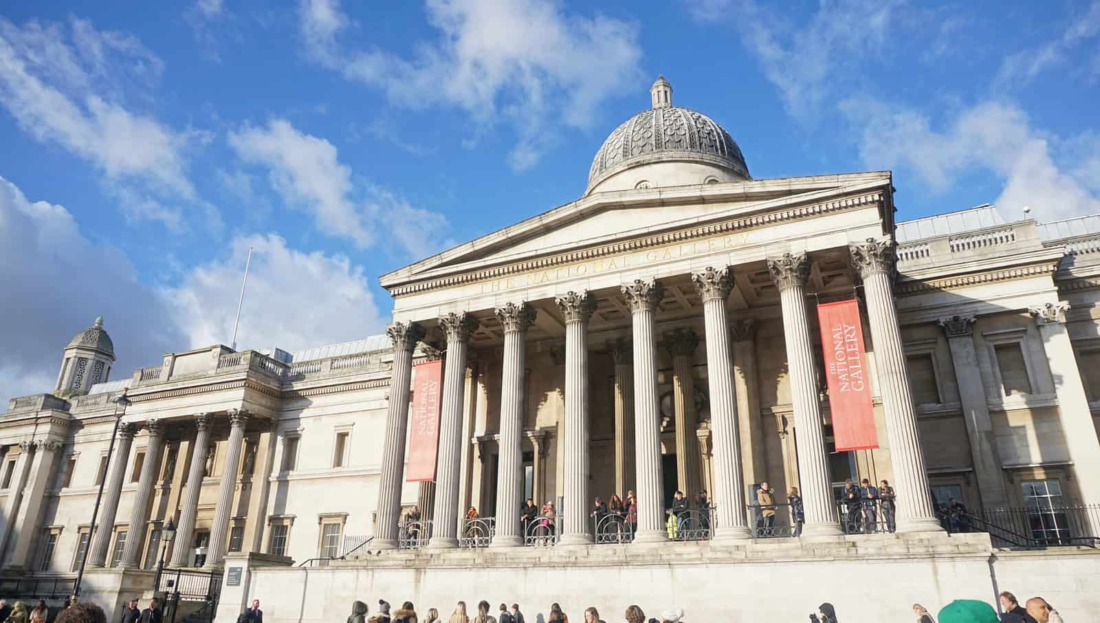 The Best Ways to Travel to London Using Points & Miles - London national gallery