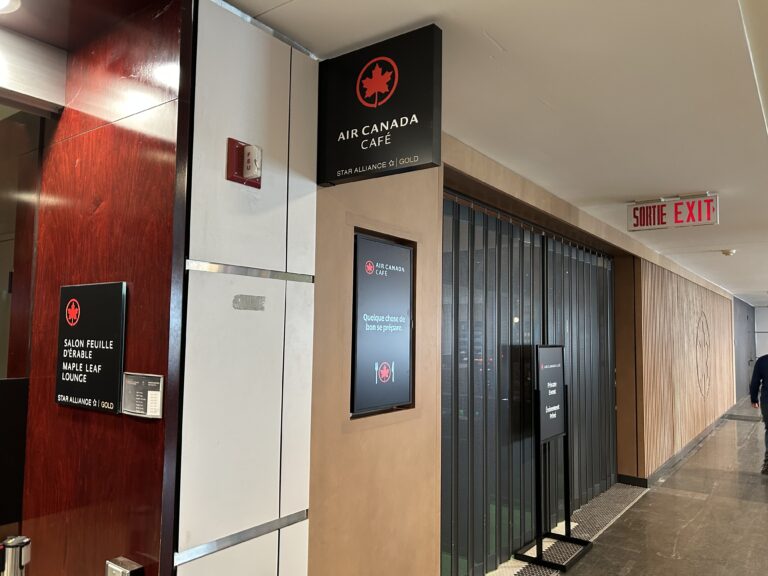 Montreal Airport Lounge - Maple Leaf Air Canada Cafe Lounge
