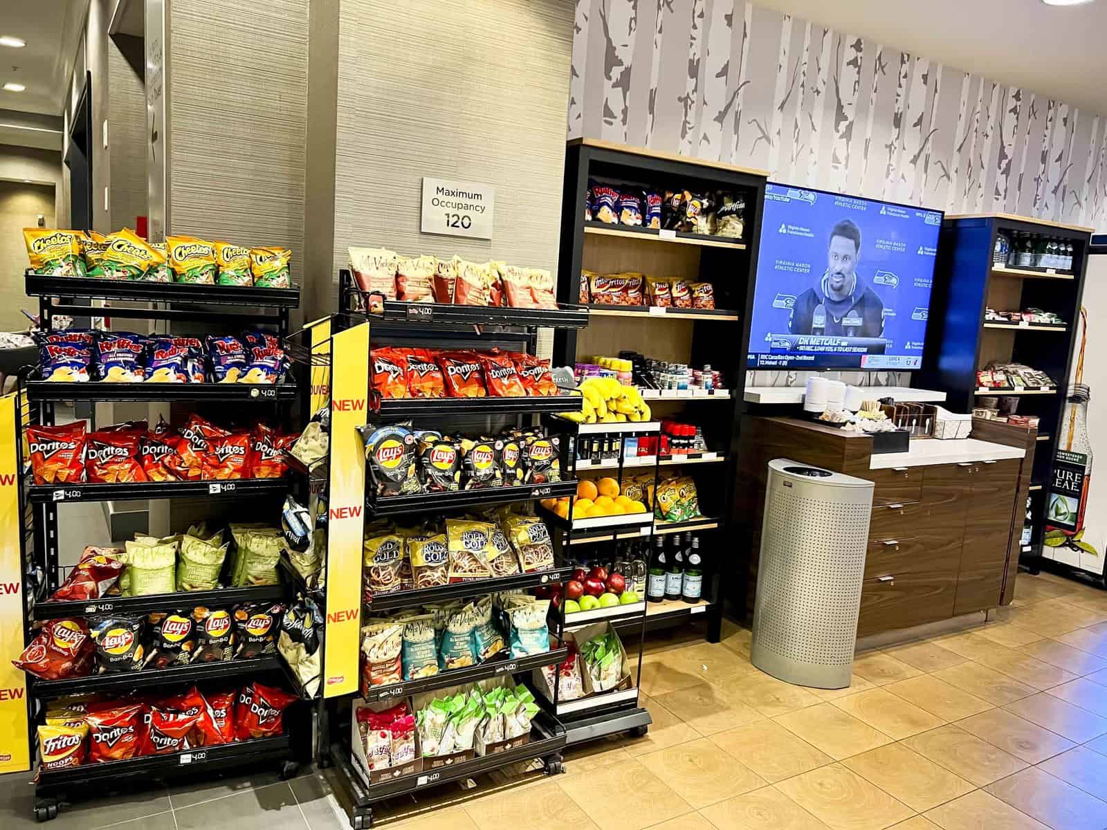 Review: Courtyard Toronto Downtown | Marriott Bonvoy - Courtyard Toronto Downtown Bistro Market