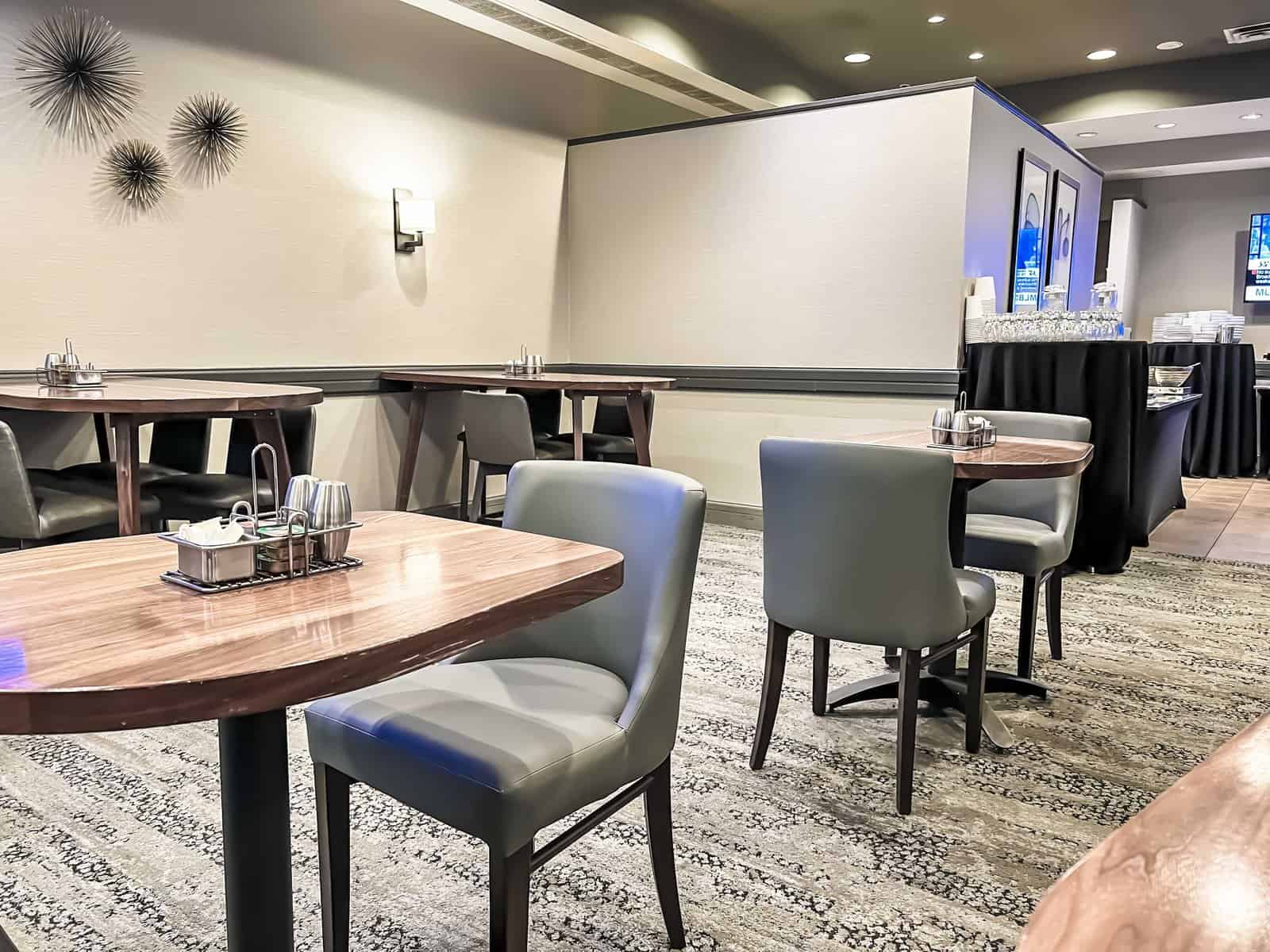 Review: Courtyard Toronto Downtown | Marriott Bonvoy - Courtyard Toronto Downtown Breakfast 5