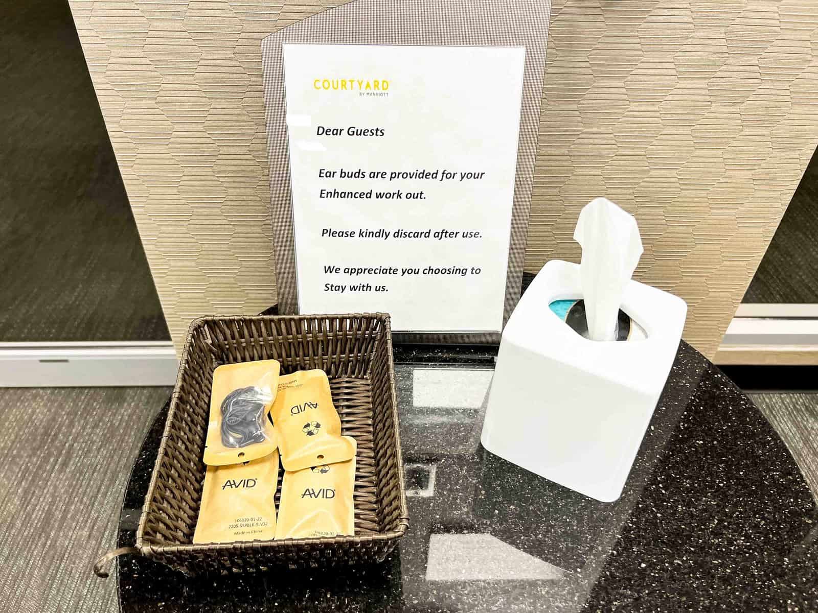 Review: Courtyard Toronto Downtown | Marriott Bonvoy - Courtyard Toronto Downtown Gym 3