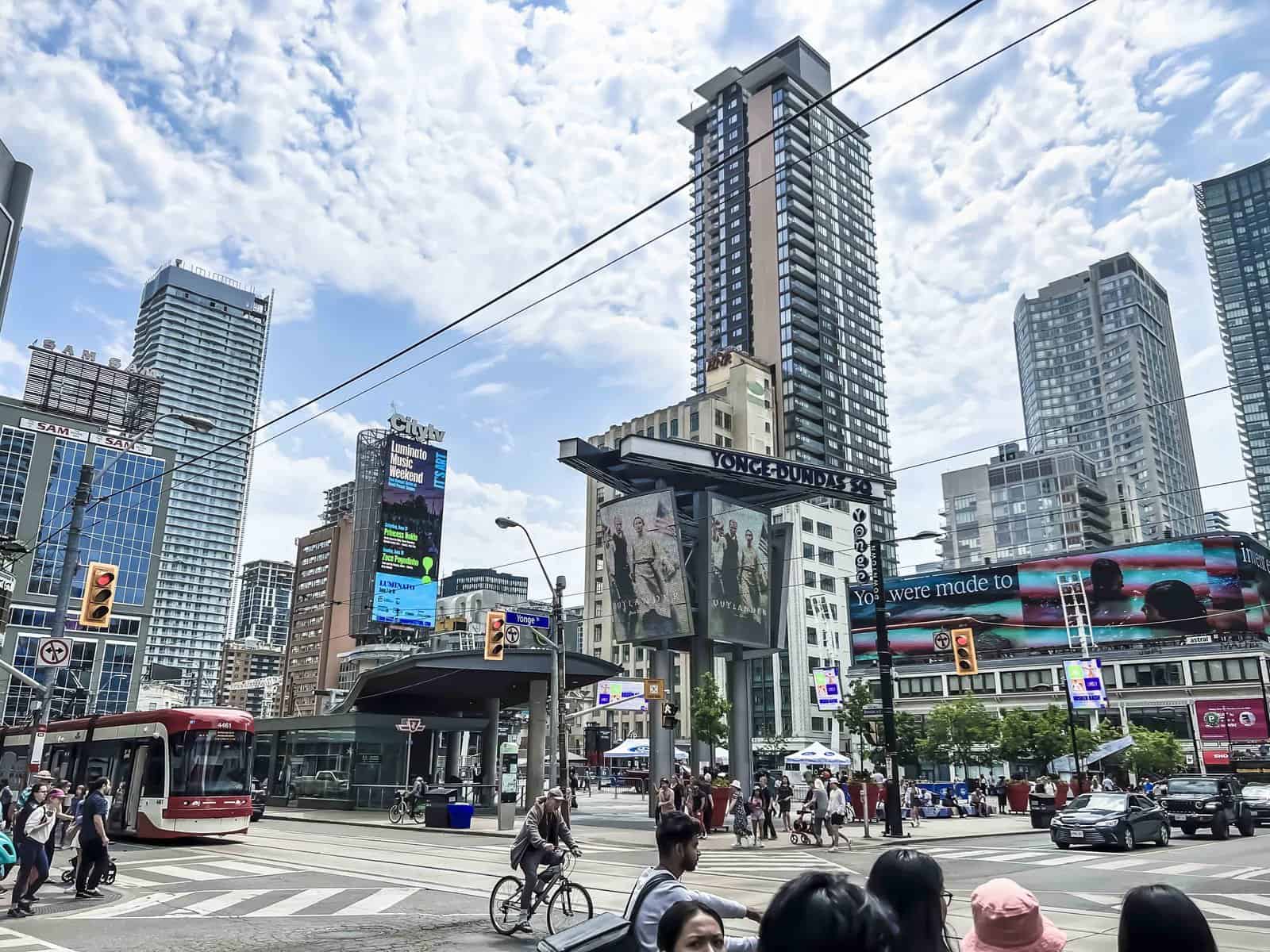 Review: Courtyard Toronto Downtown | Marriott Bonvoy - Courtyard Toronto Downtown Neighborhood