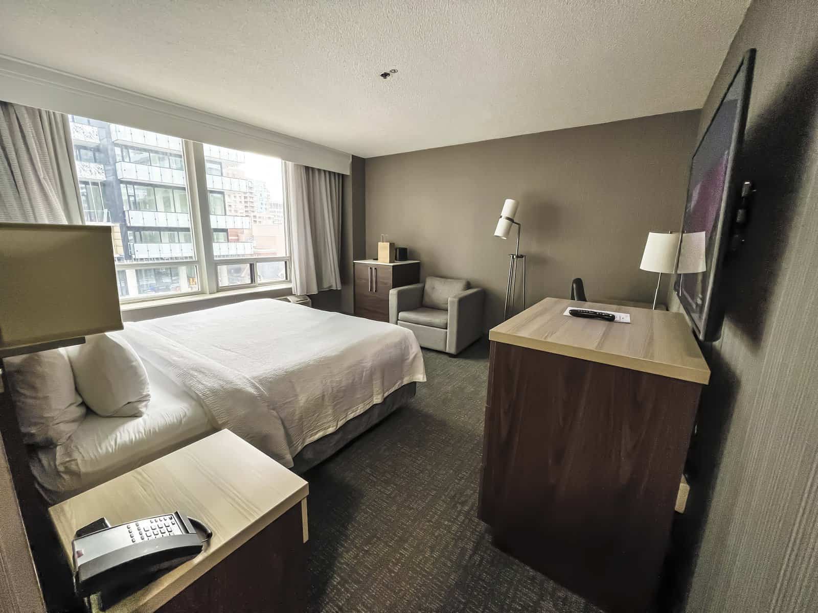 Review: Courtyard Toronto Downtown | Marriott Bonvoy - Courtyard Toronto Downtown Overview