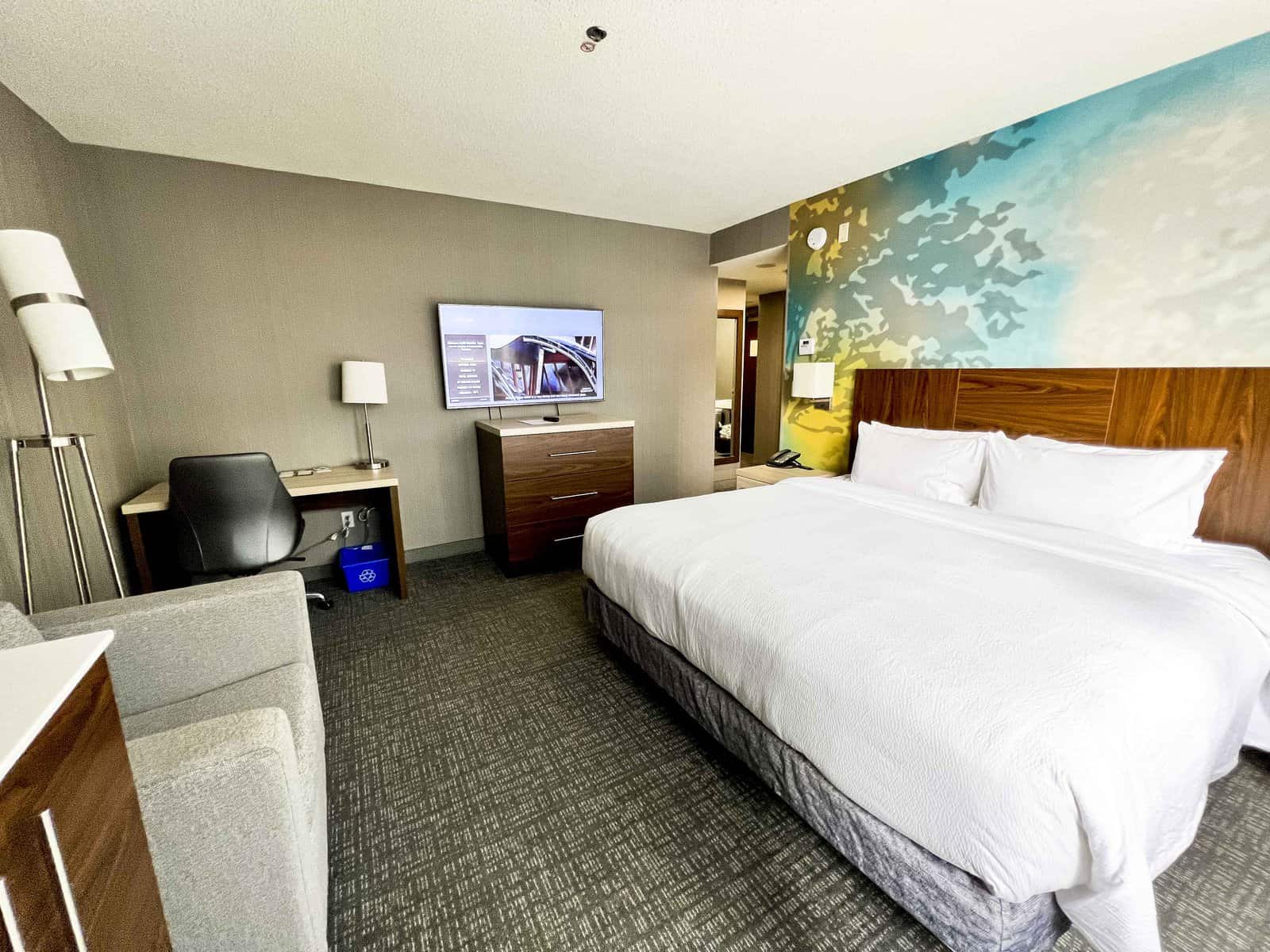 Review: Courtyard Toronto Downtown | Marriott Bonvoy - Courtyard Toronto Downtown Room 5