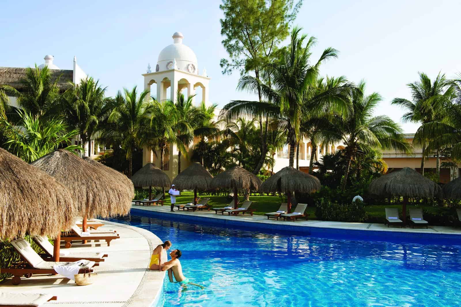 Forfaits tout inclus&nbsp;: Quel hôtel choisir selon votre profil de voyageur ? - Excellence Riviera Cancun piscine