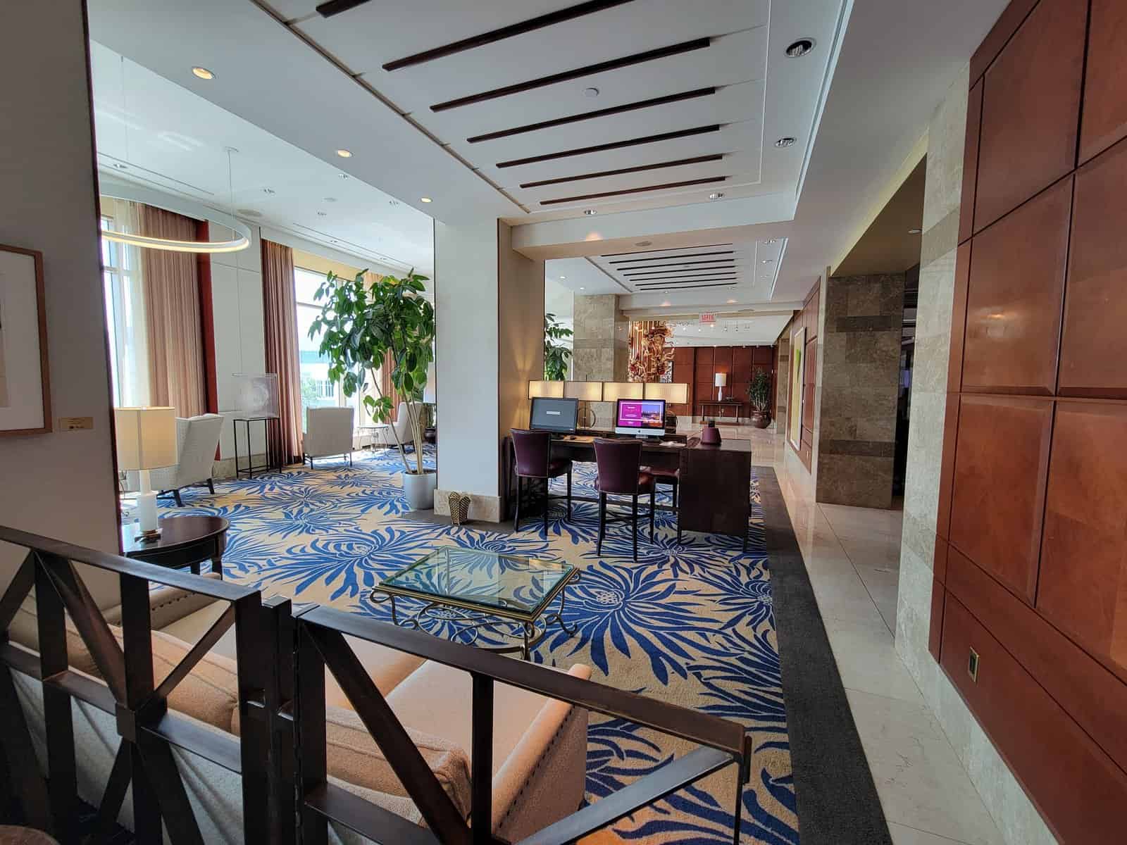 Hilton Lac Leamy – lobby-lounge-2