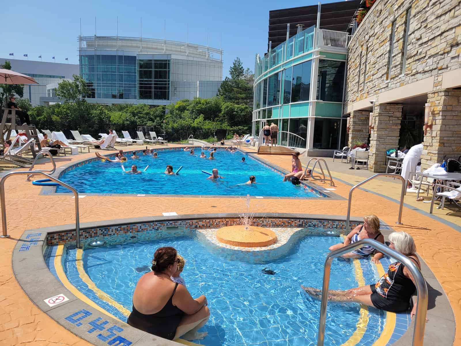 Hilton Lac Leamy – piscine-1