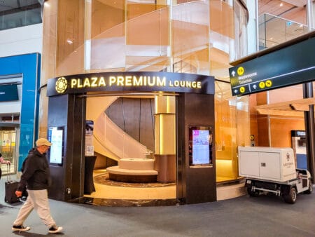 Salon Plaza Premium lounge YVR