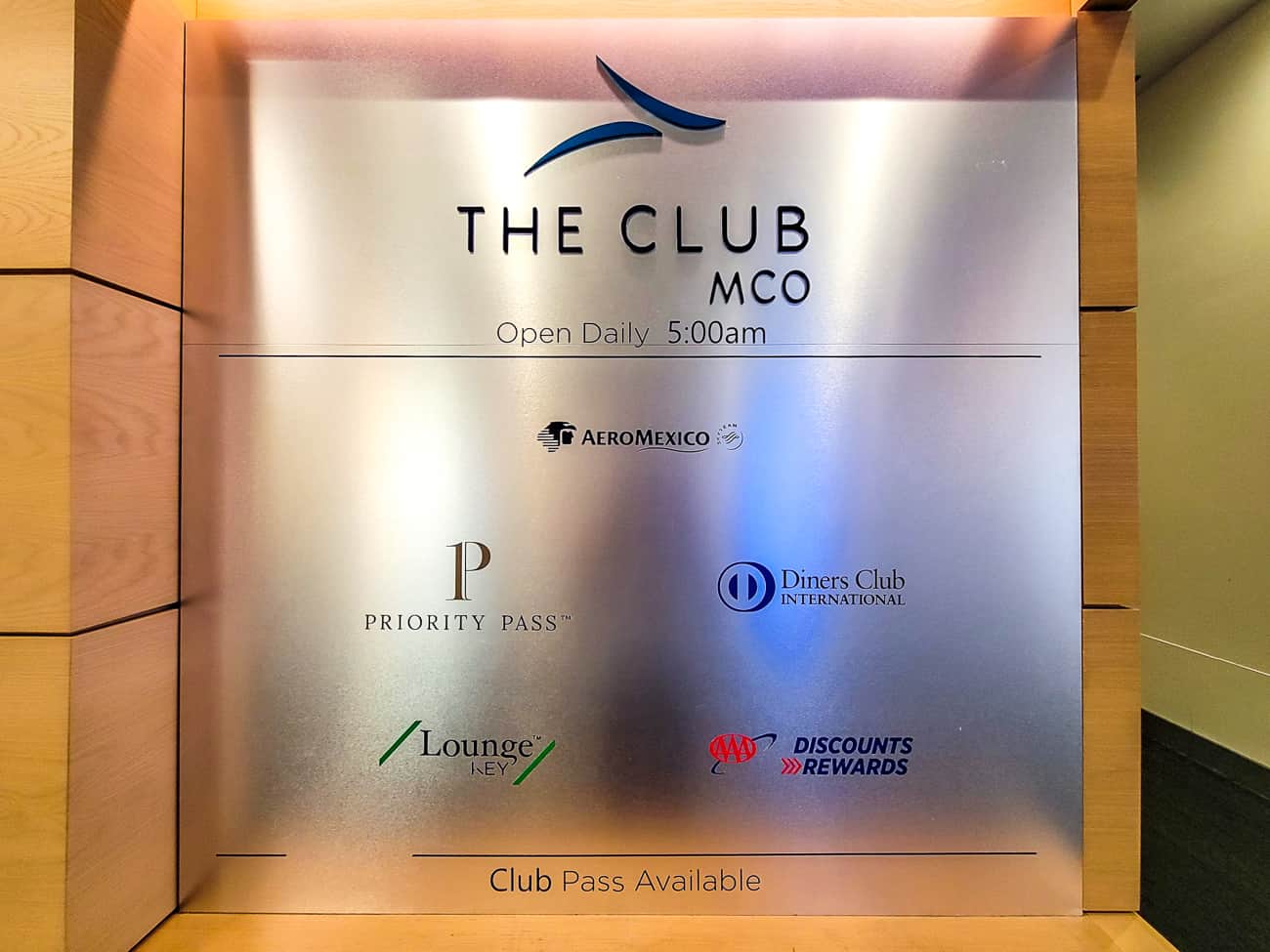 Review&nbsp;: The Club MCO Lounge Terminal B, Orlando International Airport (MCO) - Crédit David-21