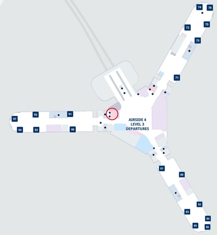 Le cercle rouge indique l’emplacement du Salon dans le hall de départ / concourse 4.