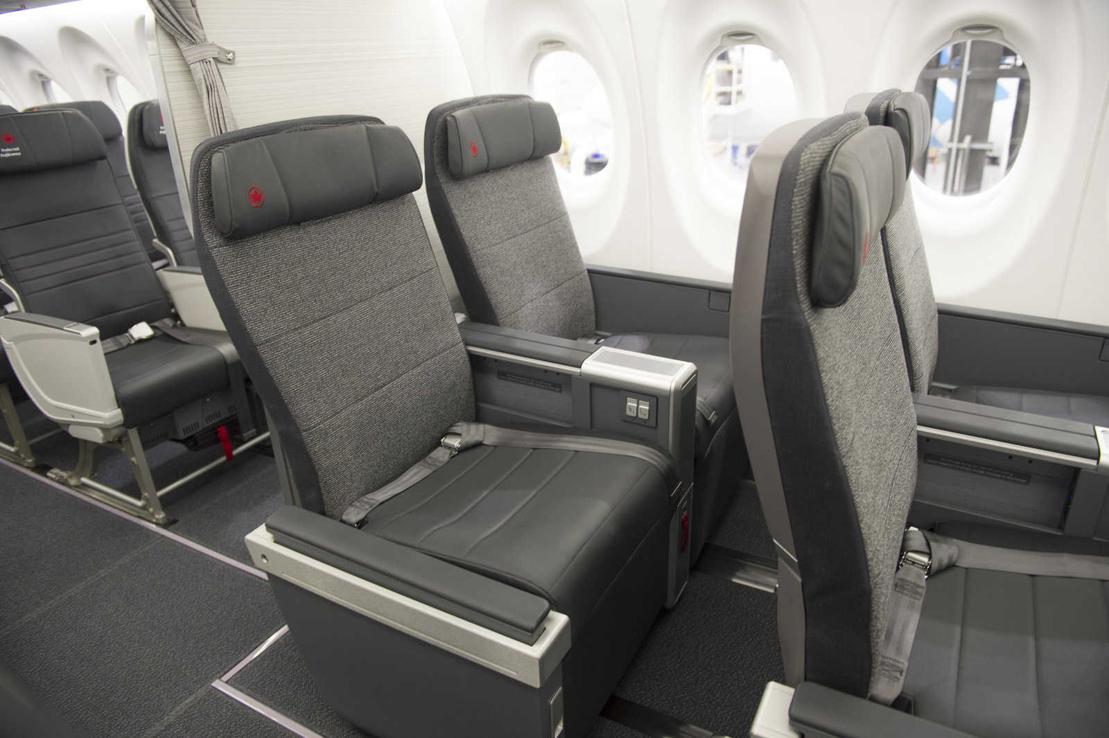 Témoignage&nbsp;: De Sydney à Montréal en première classe avec les points - A220-300-ac-business