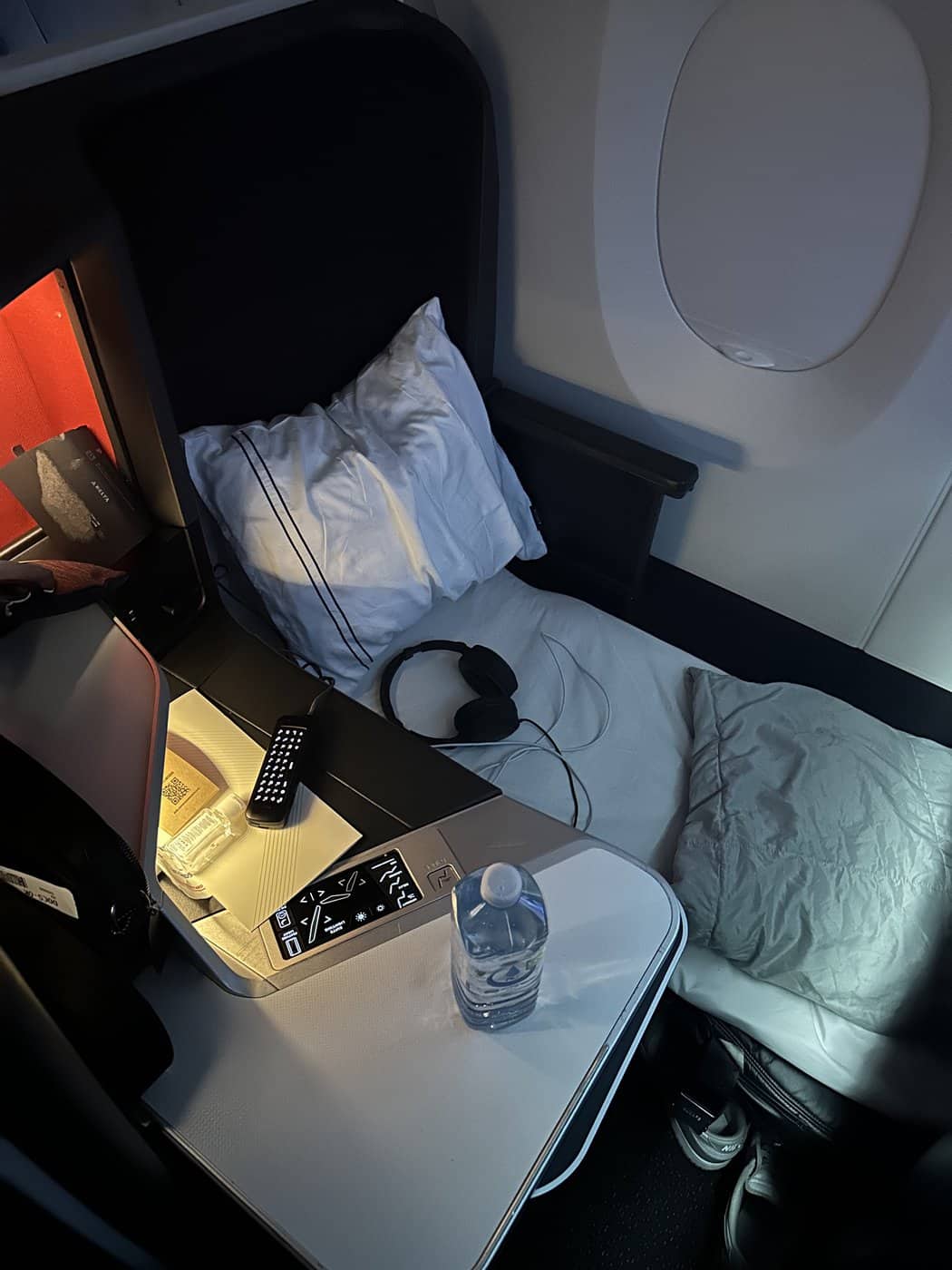 Review: Delta A350 | Delta One Suite | SYD-LAX - BED SET UP