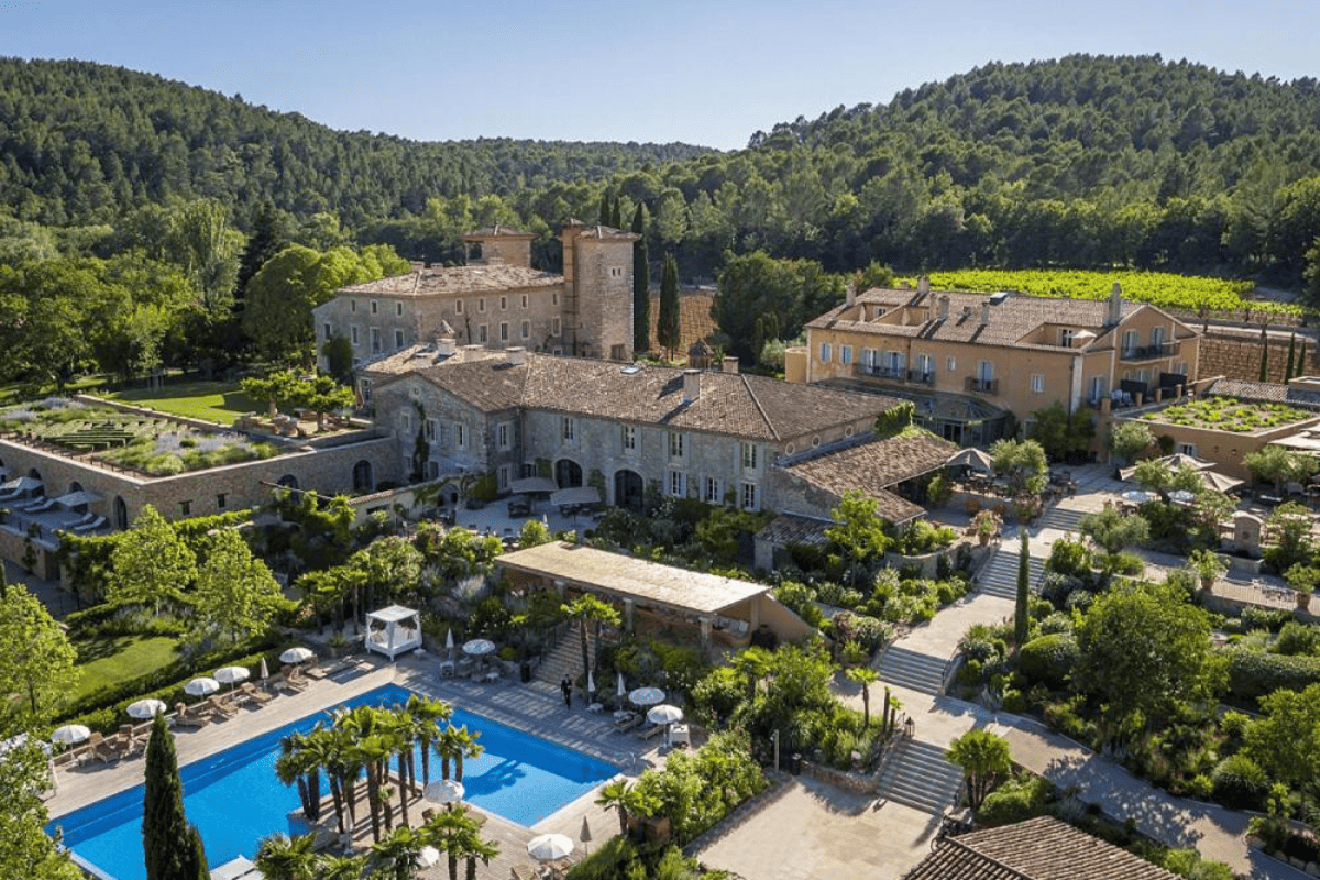 Virtuoso Agencies: How Do They Work and What Are Their Advantages? - Chateau-de-Berne-France