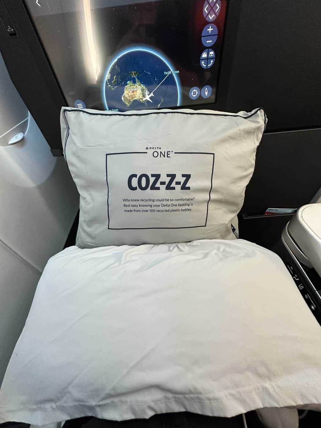 Review: Delta A350 | Delta One Suite | SYD-LAX - Pillow and balnket