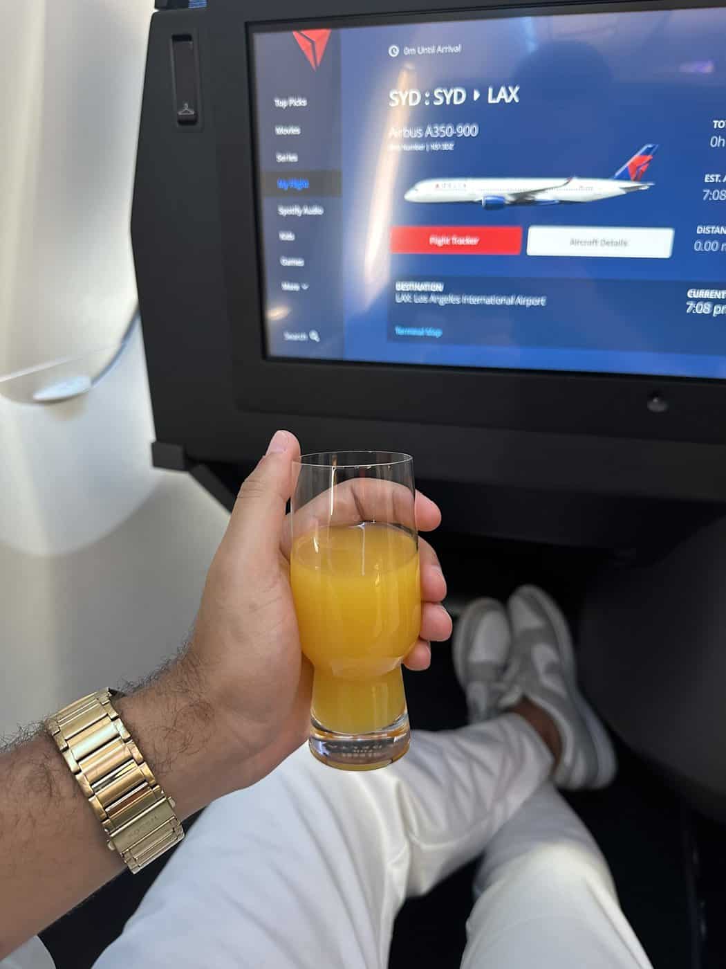 Review: Delta A350 | Delta One Suite | SYD-LAX - Welcome drink