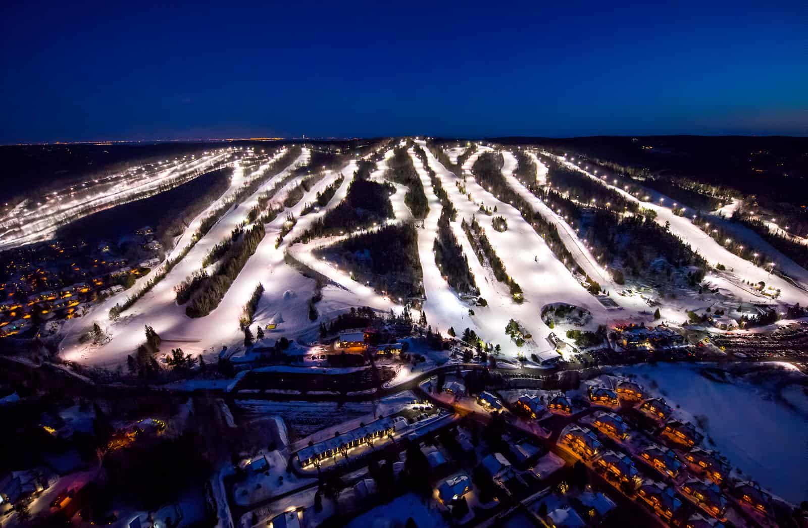 Canada: Guide for a Ski Trip in Quebec - ski-soiree-quebec