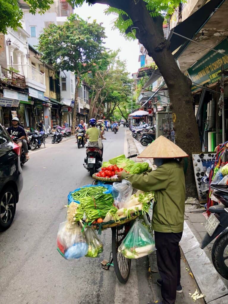 Marchande de rue Hanoi Vietnam