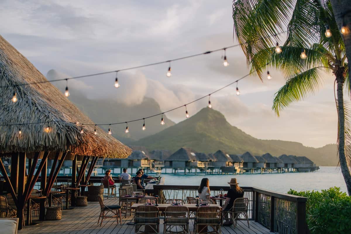 Four Seasons Preferred Partner : comment fonctionne le programme ? - Four Seasons Bora Bora page facebook