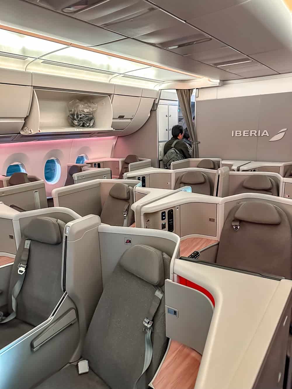 Review: Iberia A350 | Business Class | LHR-MAD - ibA359-20