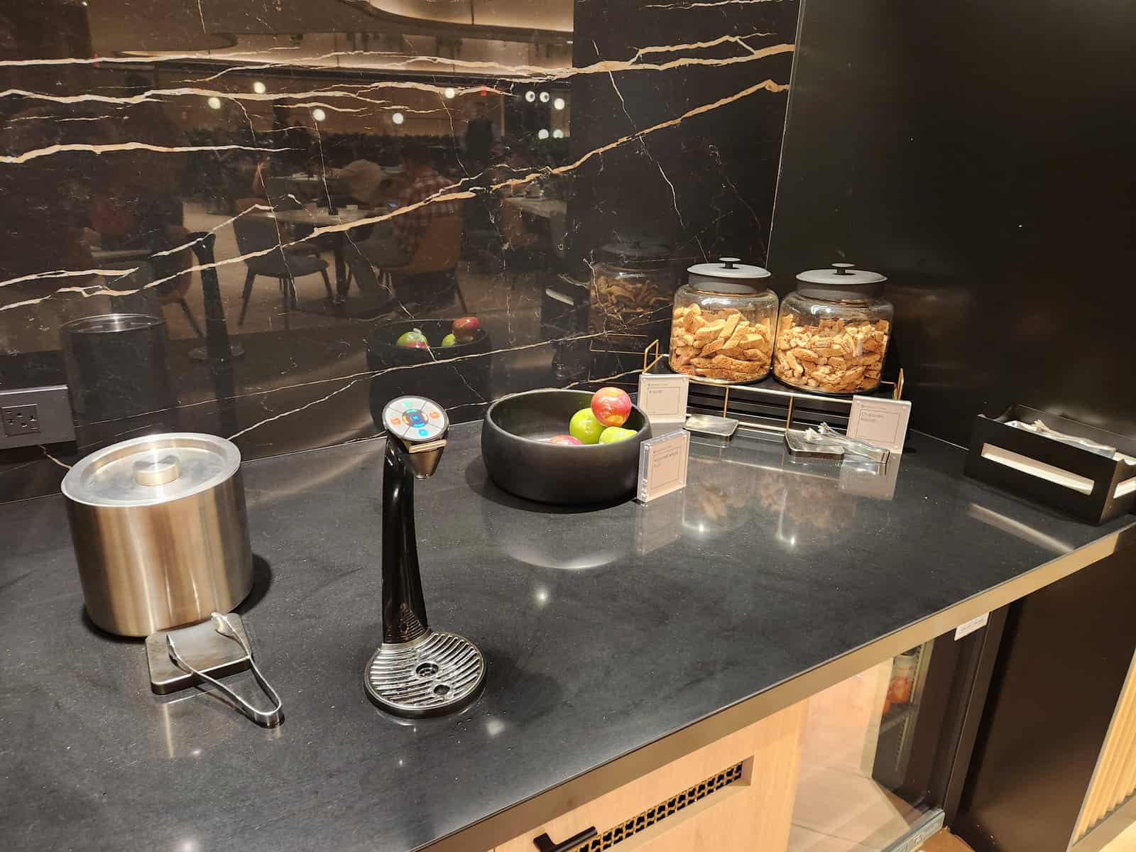Avis&nbsp;: Chase Sapphire Lounge LaGuardia New York (LGA) - Food -4