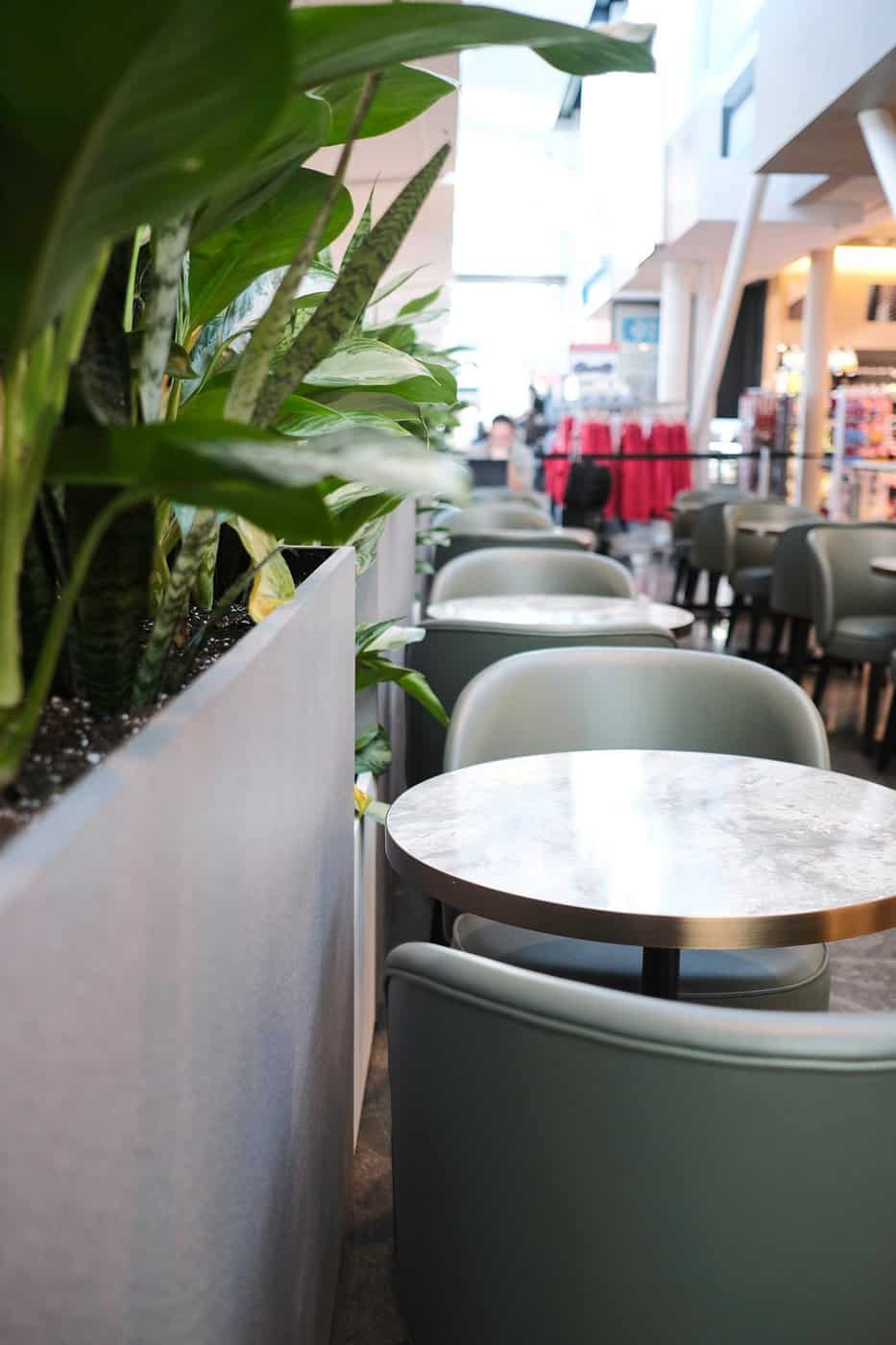 Montréal-Trudeau YUL&nbsp;: Ouverture du Salon Odyssée Desjardins - Plaza Premium Lounge (Transfrontalier) - salon desjardins transfrontalier sieges ADMTL