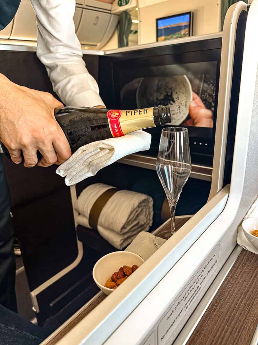 Review: Oman Air B787-9 Business Class | Muscat - Munich - Oman-Air-business-economy-46