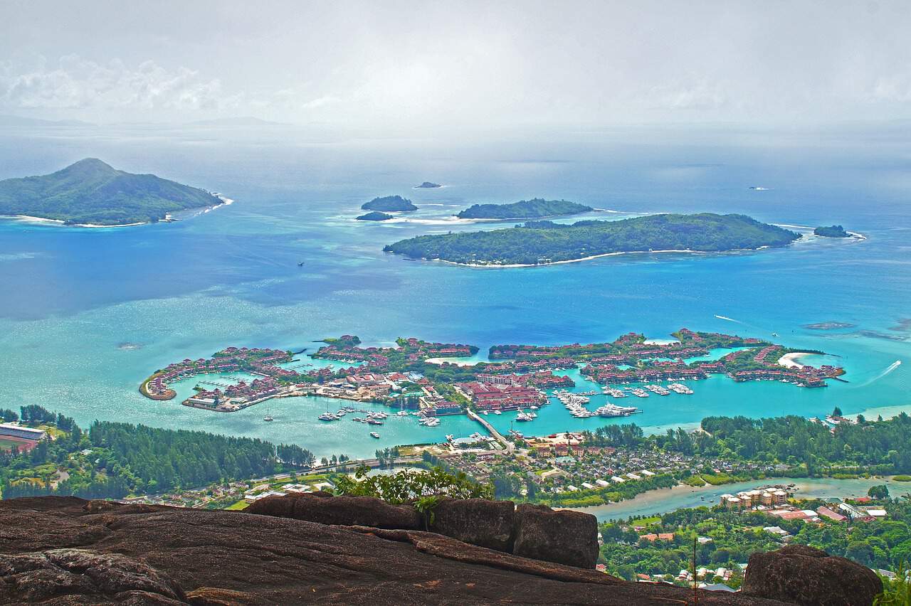 Travel to the Seychelles: Where to Stay and What to Visit - seychelles-pixabay