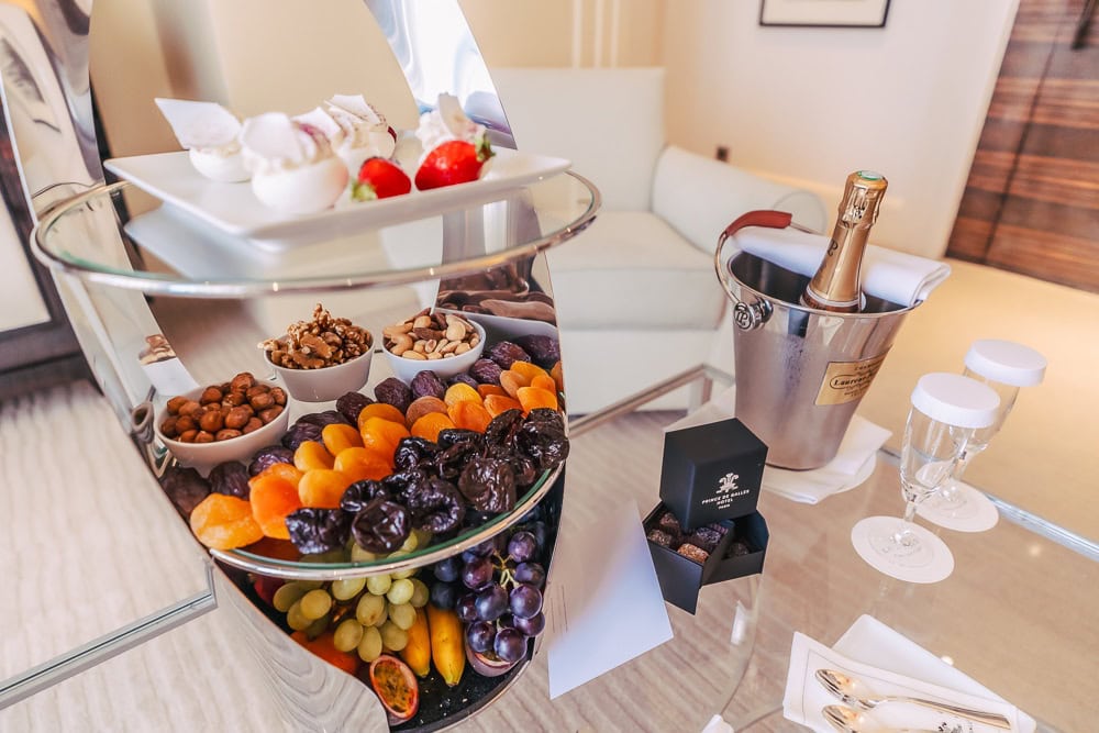 Cadeau bienvenue Prince de Galles a luxury collection hotel Paris 19