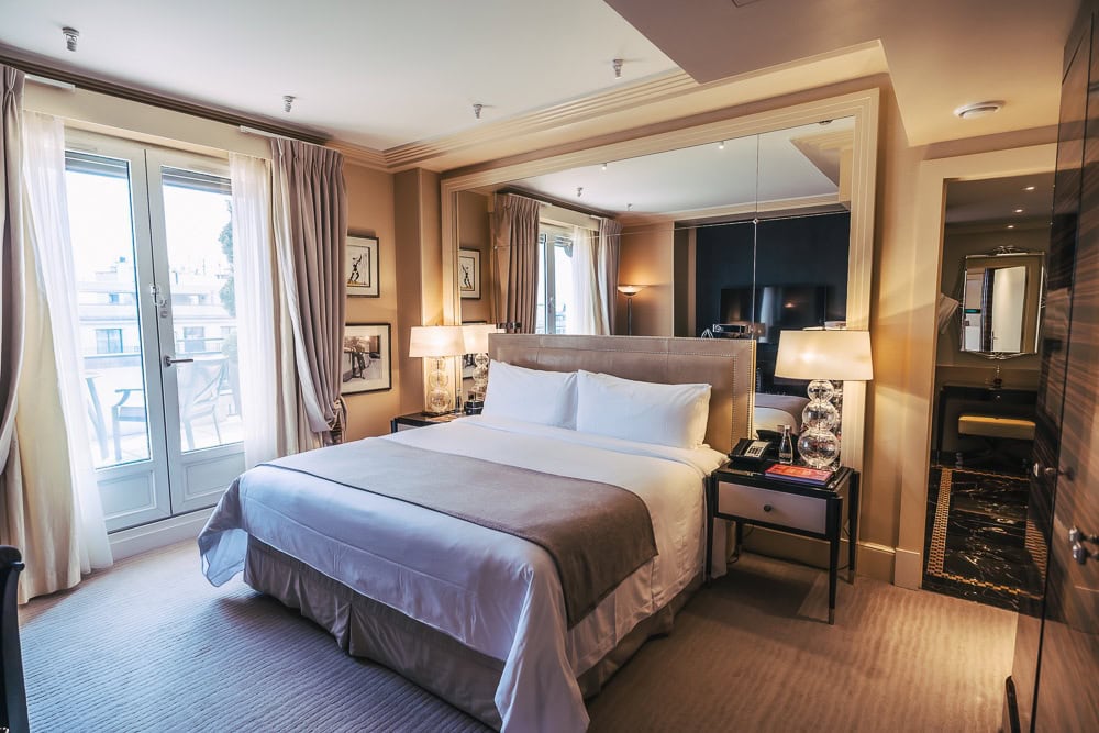 Chambre-Prince-de-Galles-a-luxury-collection-hotel-Paris-25
