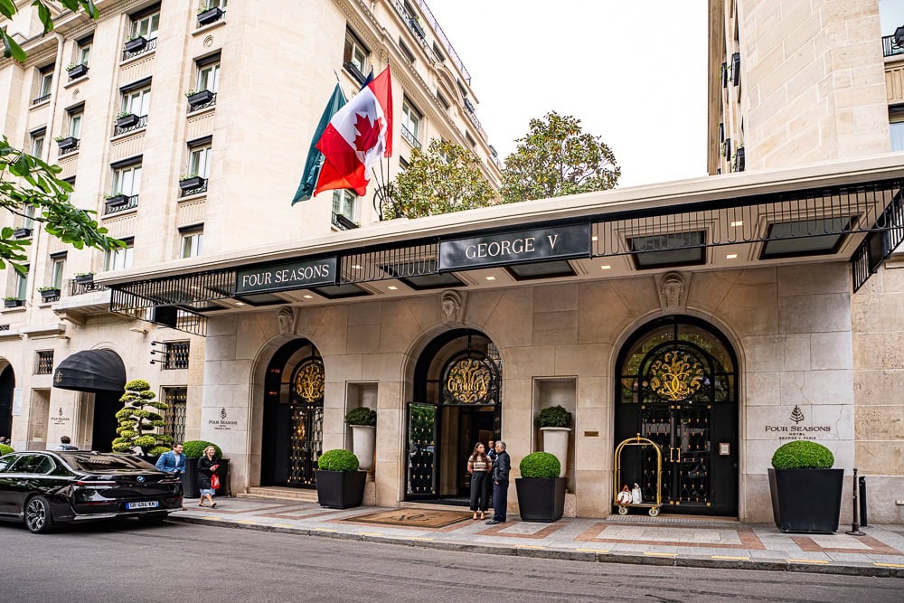 Extérieurs George V hotel Paris 73