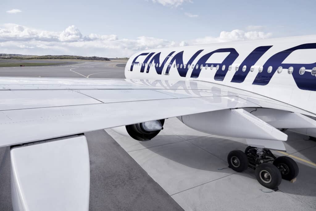 Finnair-A350-Plane-from-Behind-2 -1