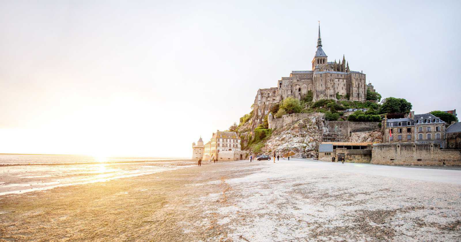 Olympic Flame: France's 13 Most Beautiful Cities to See the Flame Pass Through - Flamme-olympique-mont-saint-michel