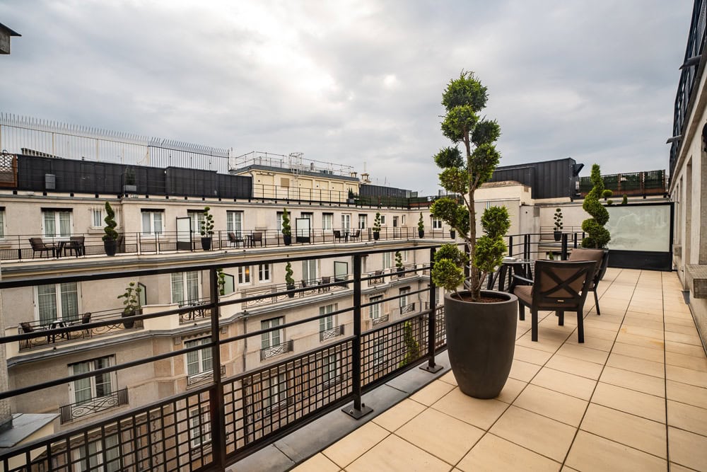 Terrasse patio Prince de Galles a luxury collection hotel Paris 56