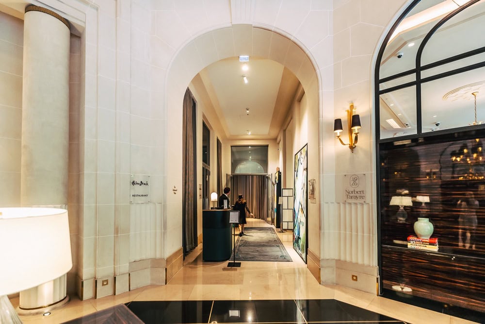 hall Prince de Galles a luxury collection hotel Paris 01