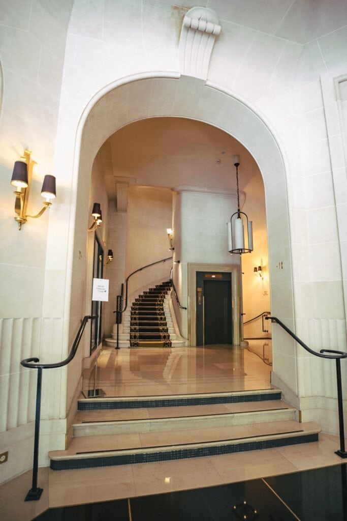 hall Prince de Galles a luxury collection hotel Paris 02