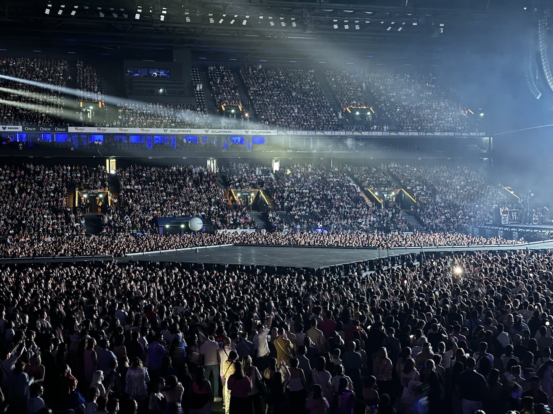 Mon expérience au concert de Taylor Swift - The Eras Tour - Centre de la scène de Taylor Swift