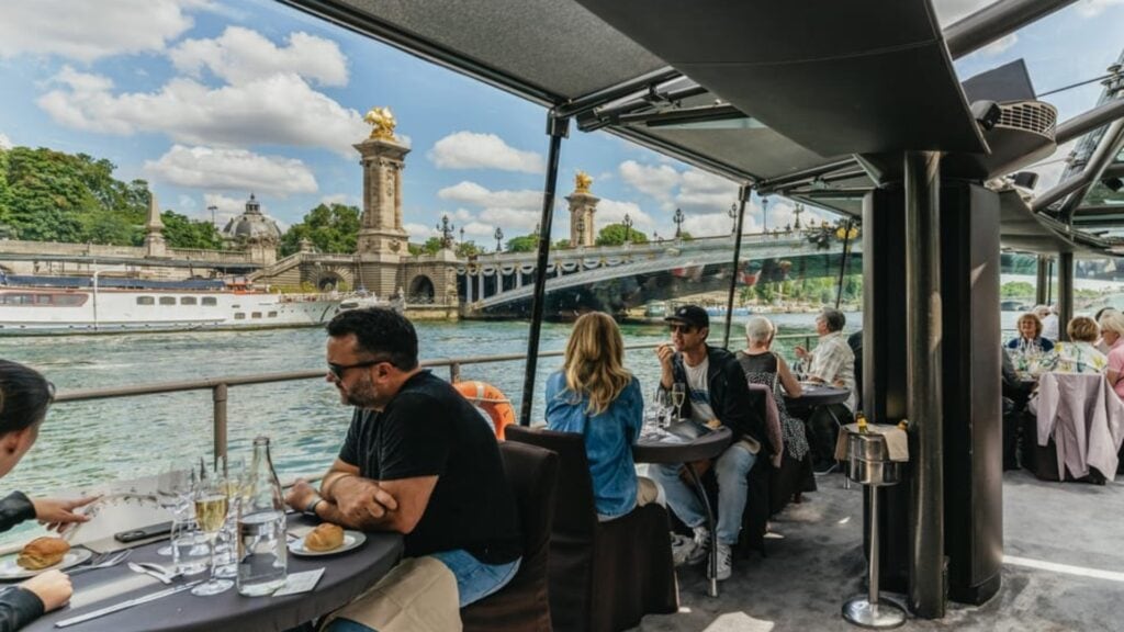 Croisiere Dejeuner Bateaux parisiens Seino Vision