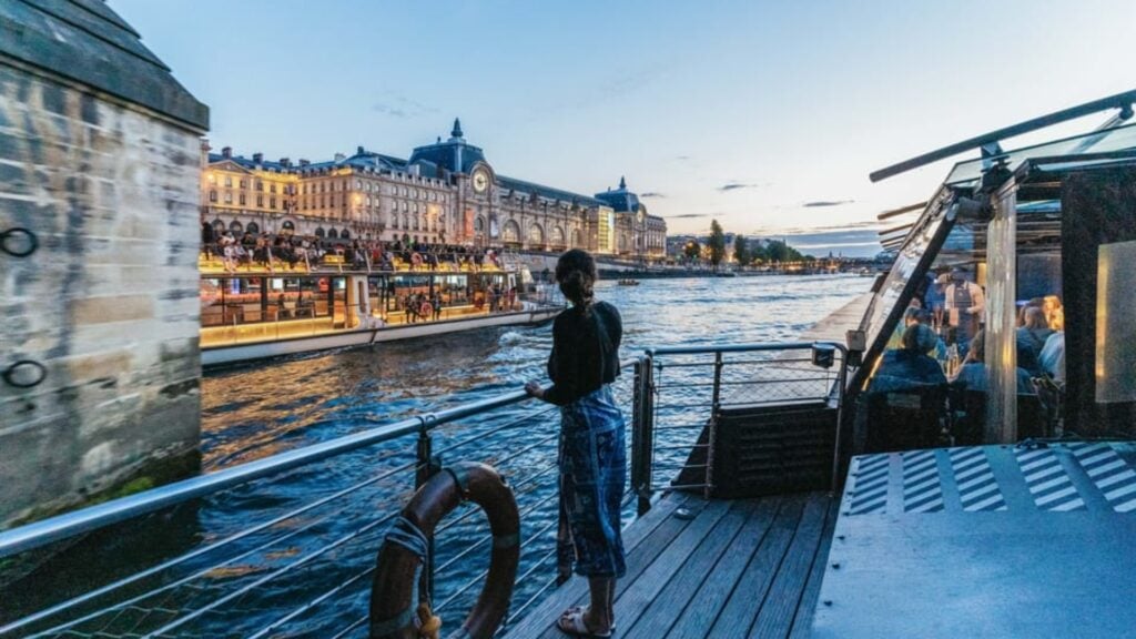 Diner Croisiere Bateaux parisiens Seino Vision