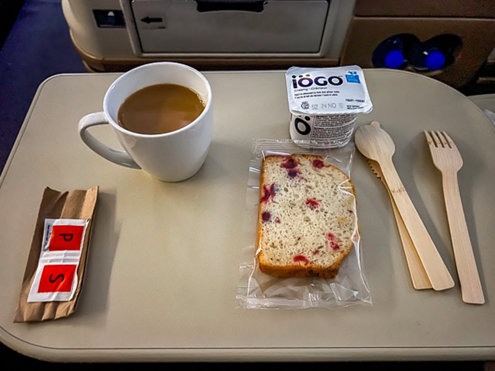 AC330 300 YUL NCE Petit déjeuner