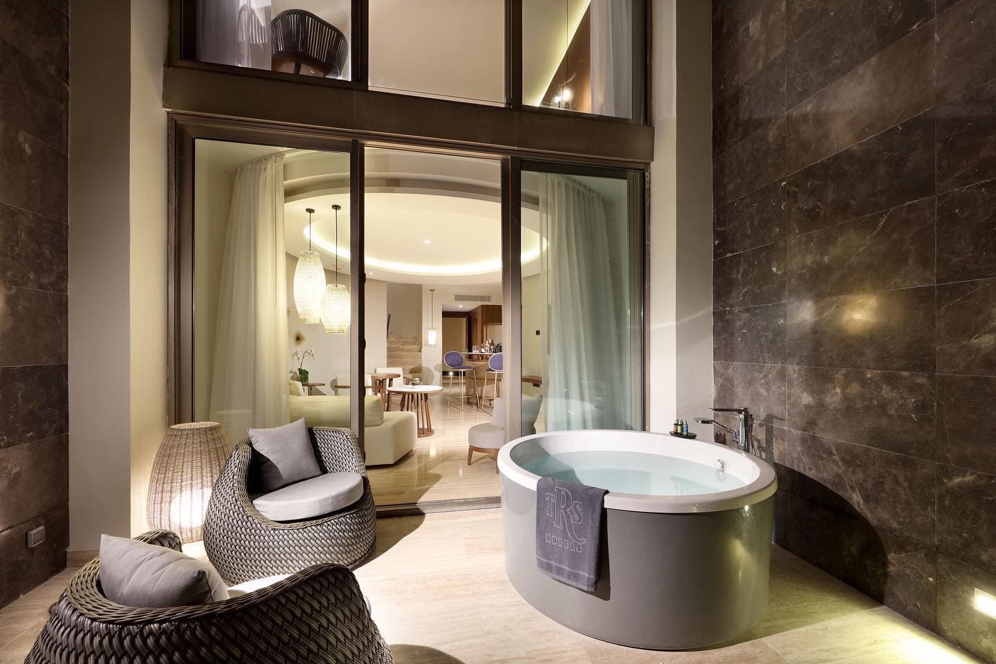 Ten of the Best All-Inclusives for Couples - Une suite au TRS Coral Hotel