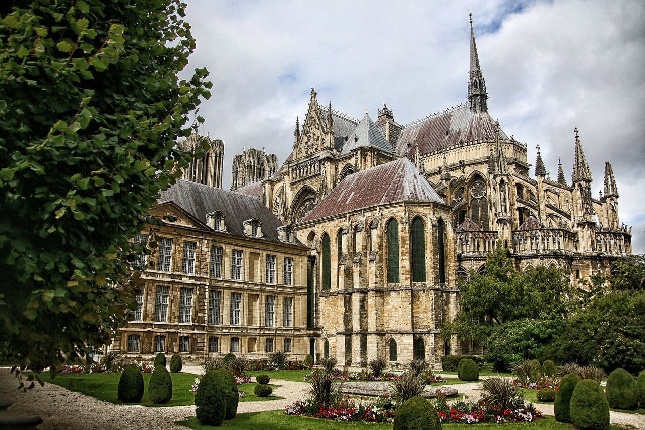 Quelles seront les tendances voyage à surveiller en 2025? - reims pixabay