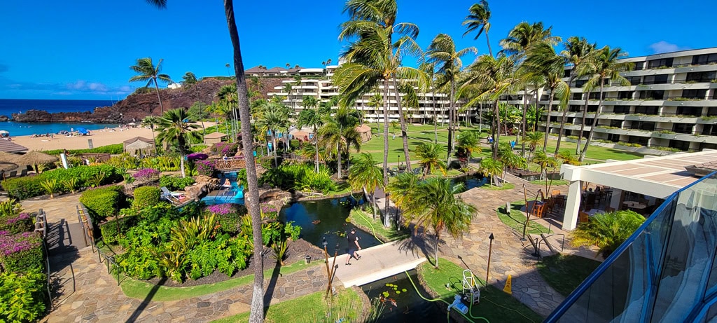 Vue aérienne des jardins et de la piscine du Sheraton Maui Resort & Spa