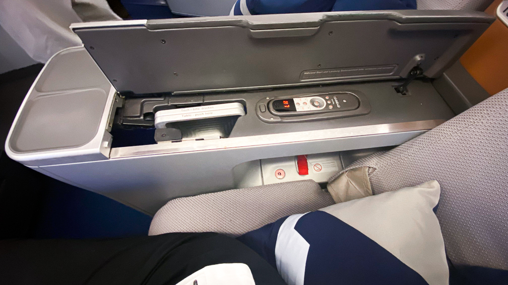 Lufthansa-A380-Business-Siege Hublot 05